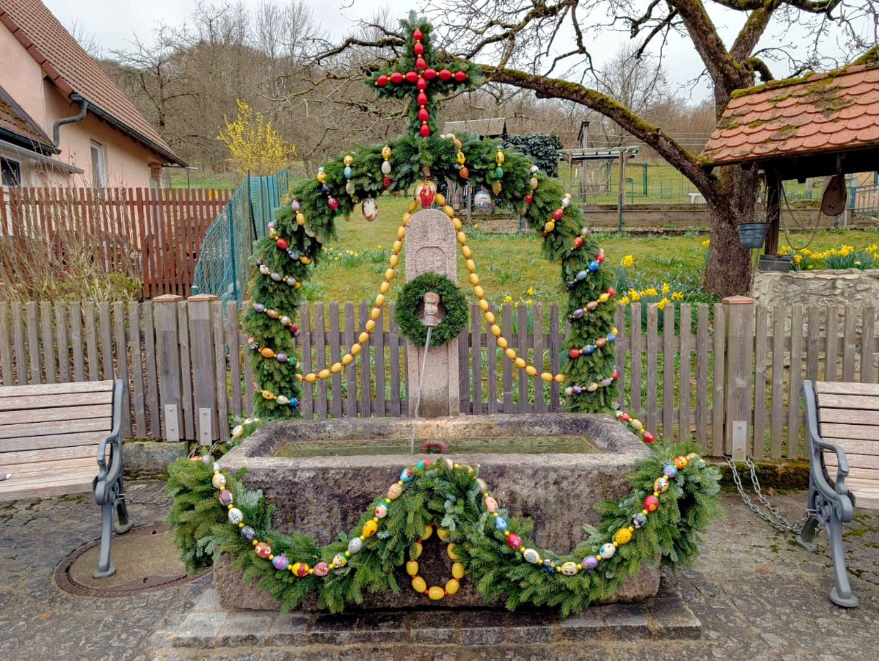 OSTERZEIT 2026 AM DORFBRUNNEN IN BURGLESAU
